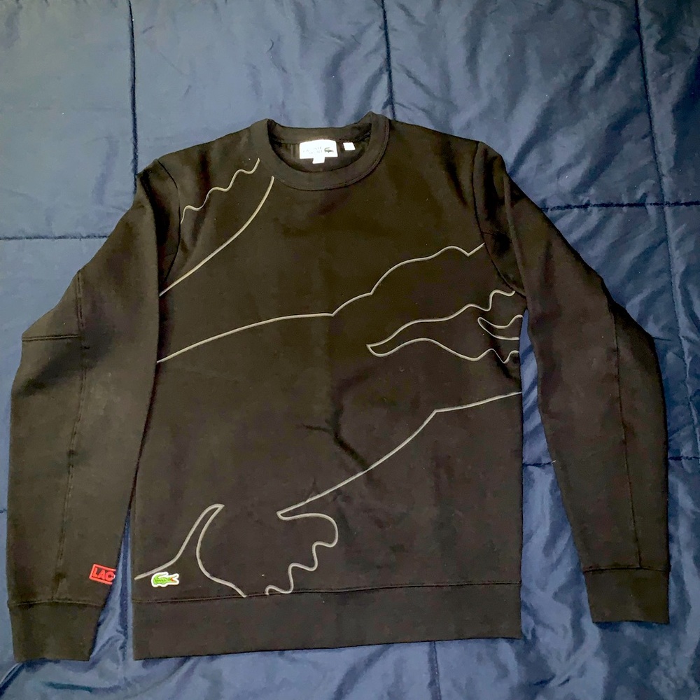 Lacoste crewneck in black. Mens size small